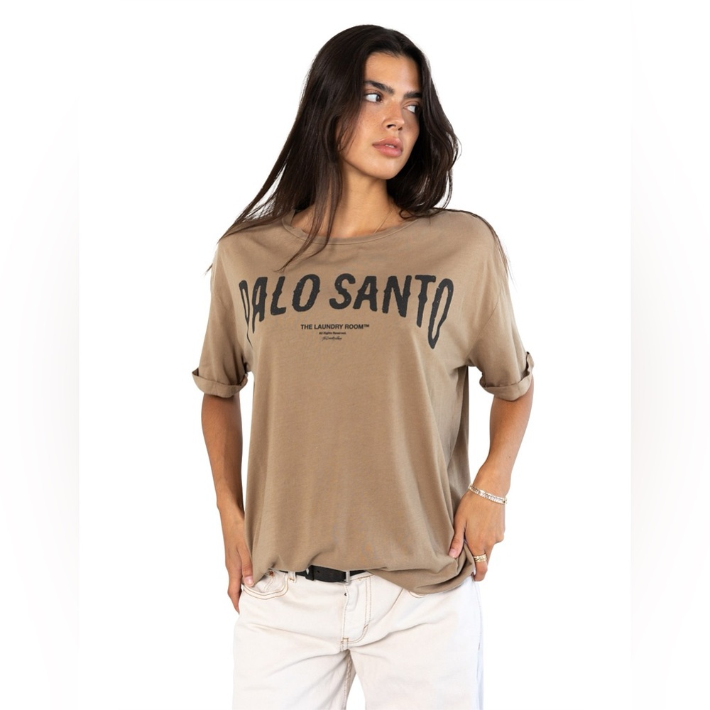 The Laundry Room medium oversized tshirt